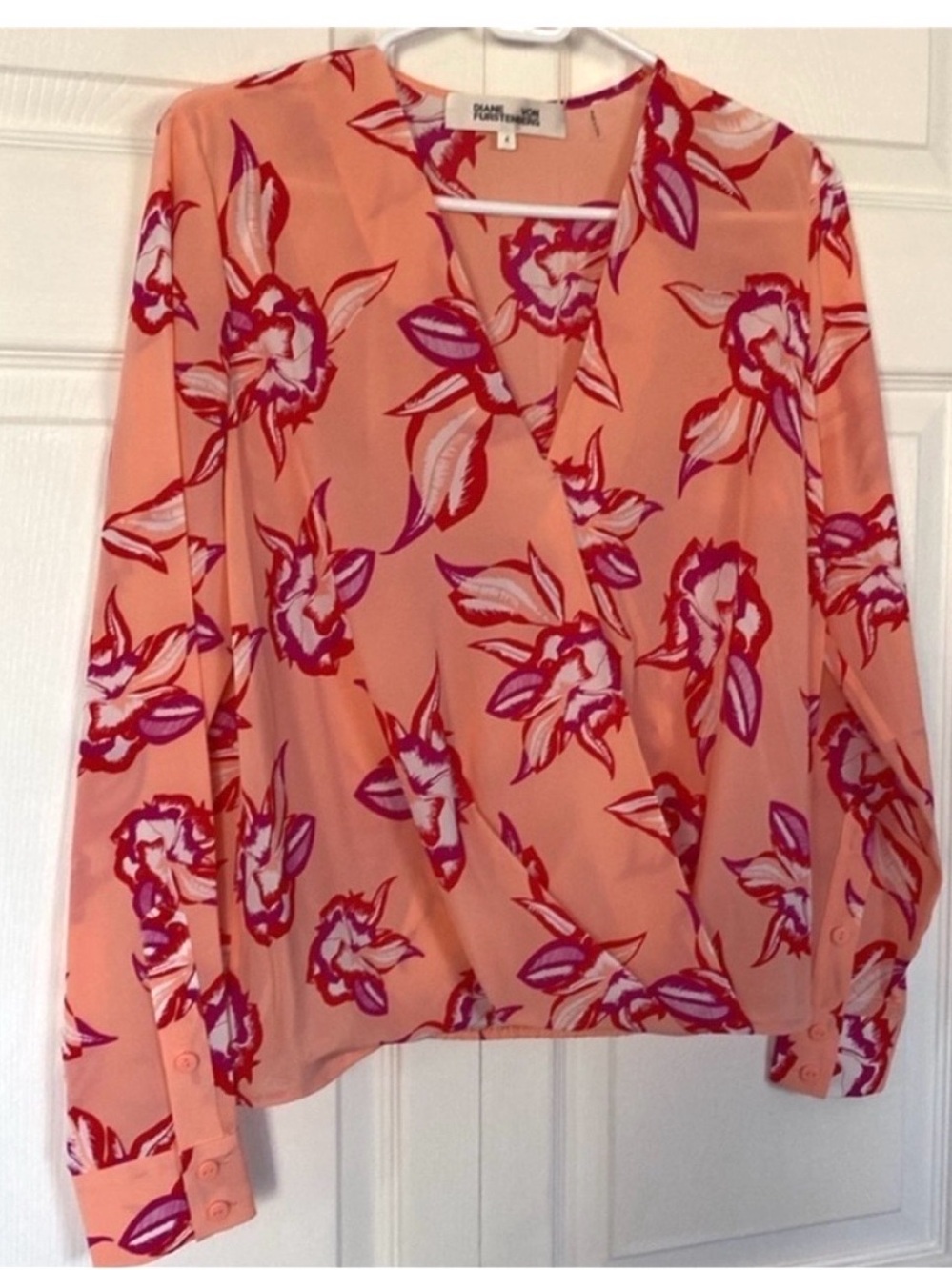 Diane Von Furstenberg Shirt 100% Silk Long Sleeve Blouse Top size 4 - Picture 3 of 14